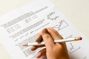 Analisis Konduksi Panas Keadaan Tetap Dua Dimensi pada Anisotropik Padatan dengan Metode Elemen Batas Menggunakan Persamaan Metode Analog dan Teorema Green