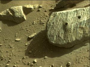 Batuan Mars 'Rochette' memiliki dua lubang hasil pengeboran Perseverance